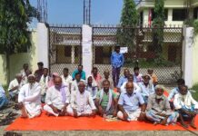 गोठबाट वडा कार्यालय सार्ने विषयलाई लिएर यमुनामाई गाउँपालिकाको कार्यालयमा आज दोश्रो दिन तालाबन्दी यथावतै